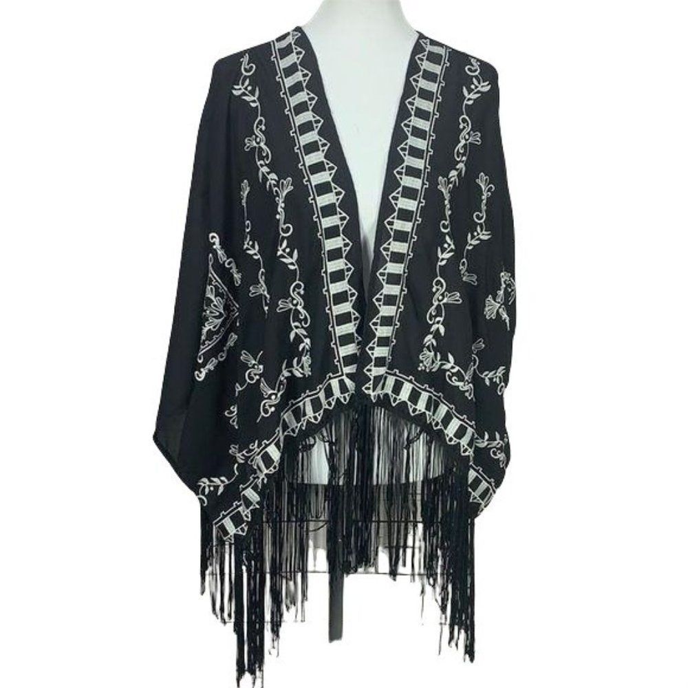 Rue 21 Black Kimono Aztec Festival Short Sleeve Fringe Cardigan Large